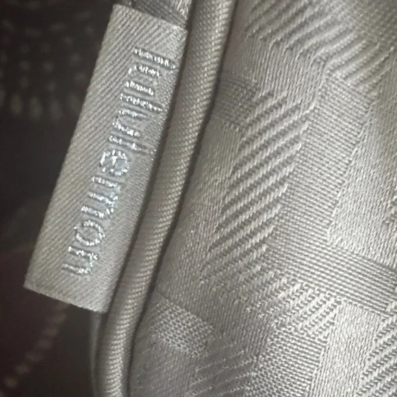 👜 Lululemon Everywhere Belt Bag – L Monogram Jacquard NWT - Picture 9 of 9